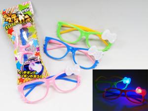 光るダテメガネ